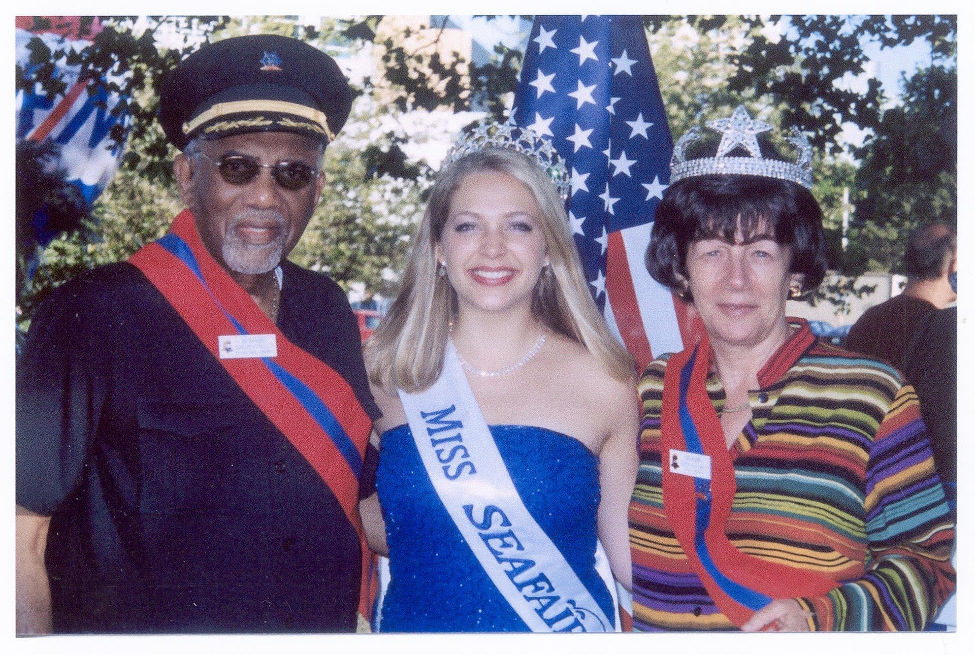 Image of Seafair Royalty posing in Seattle, 2003