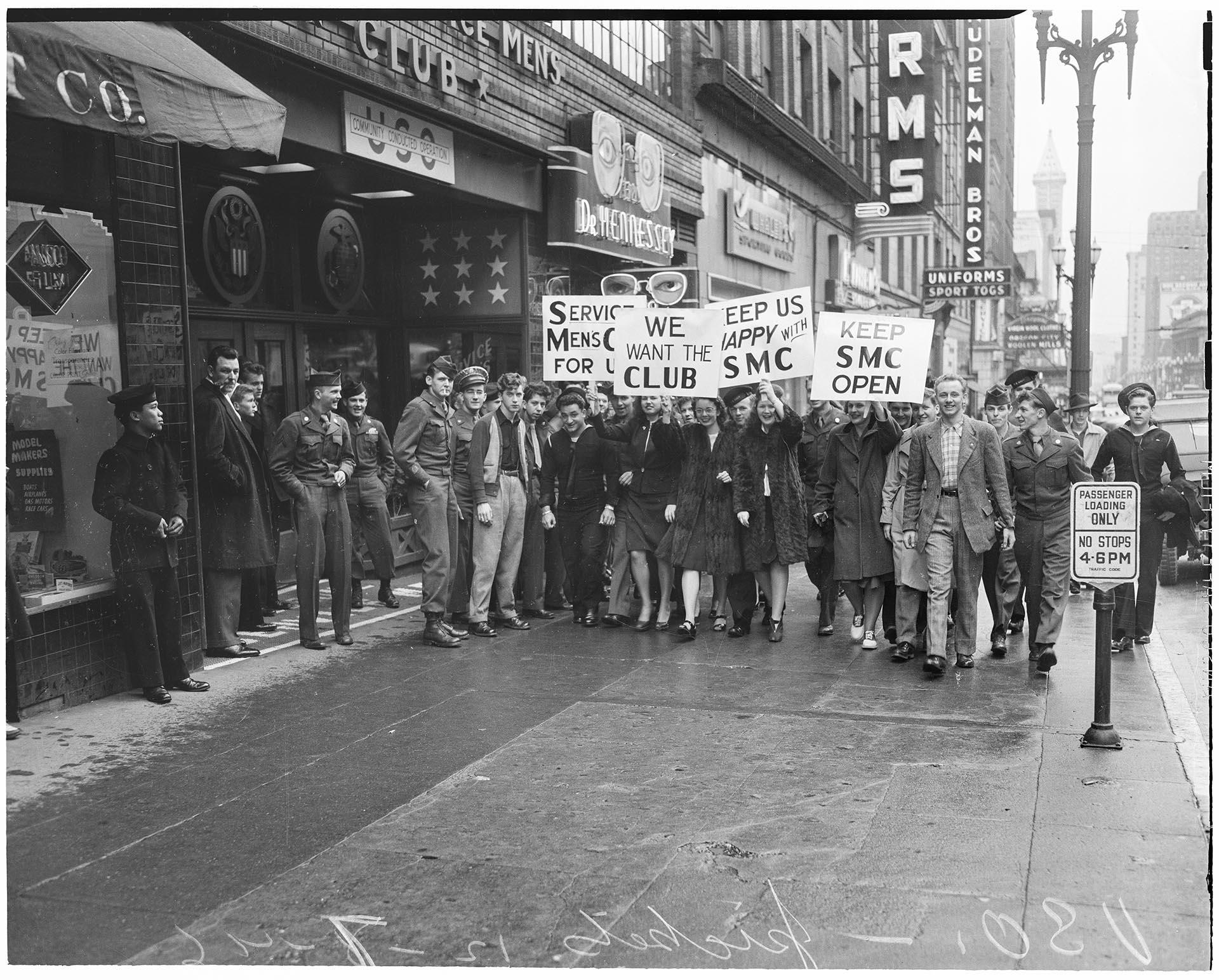 Image of Demonstrators protesting closure of Seattle Service Men's Club, December 7, 1946
