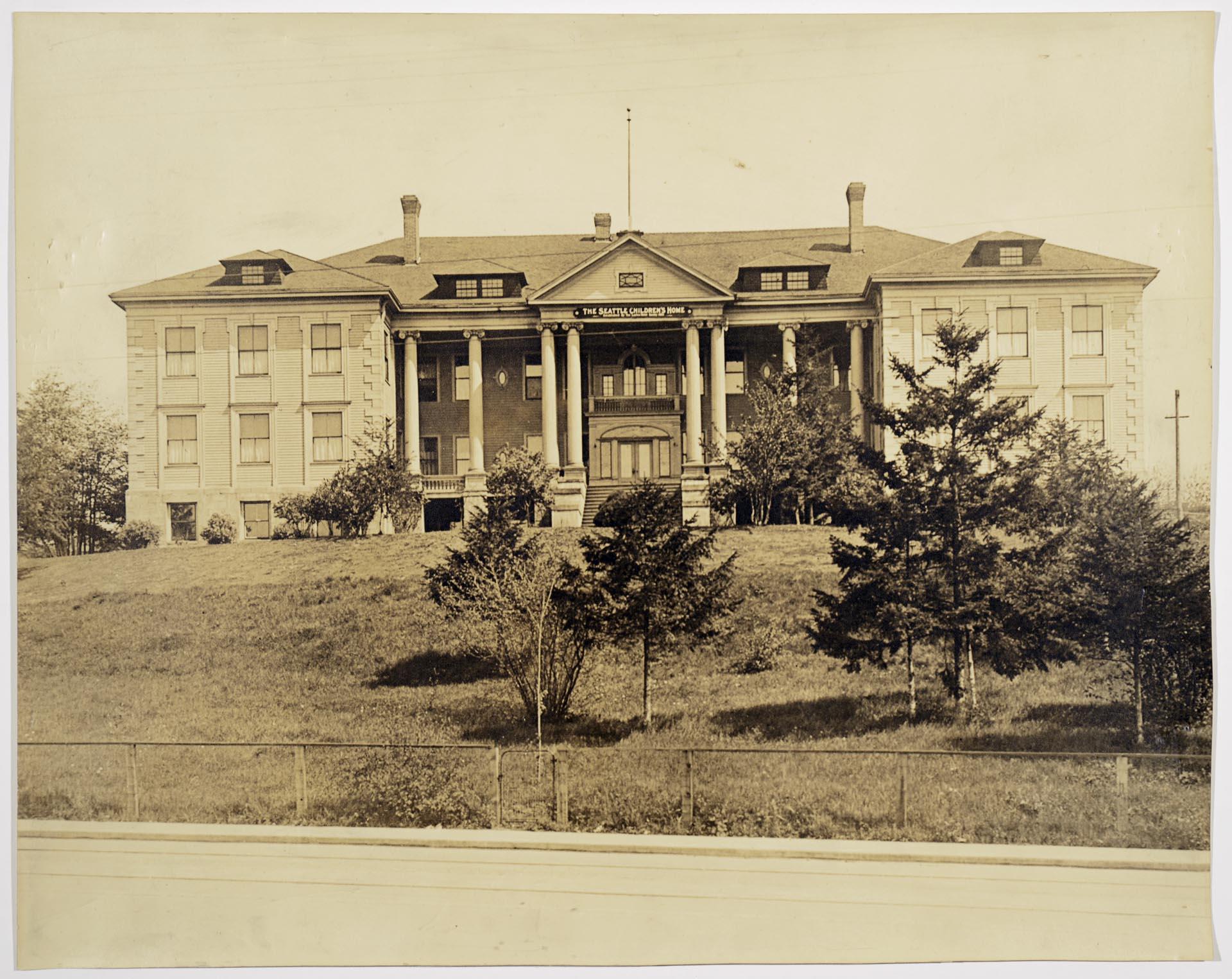 Image of Seattle Children's Home exterior, circa 1915