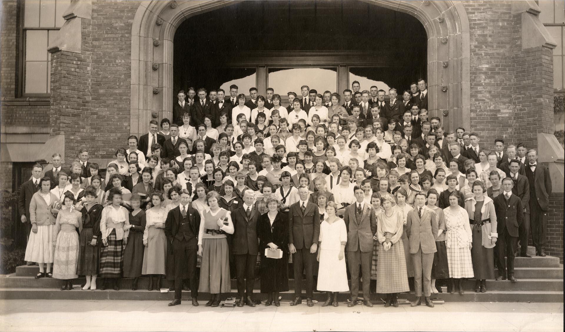 Image of Lincoln High School graduating class, Seattle, 1919