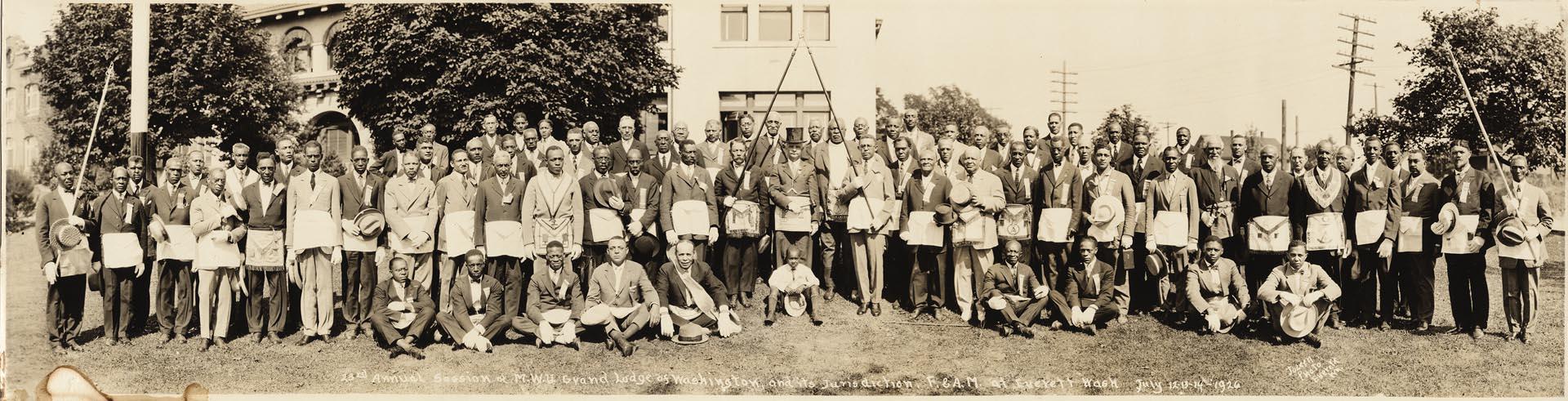 Image of Masons pose together at annual meeting, Everett, July 12-14, 1926