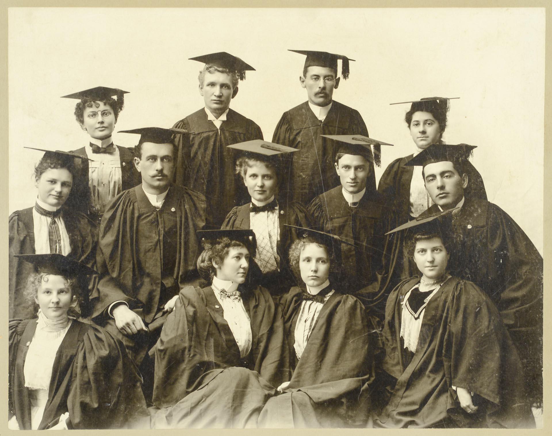 Image of University of Washington graduating class, Seattle, 1898