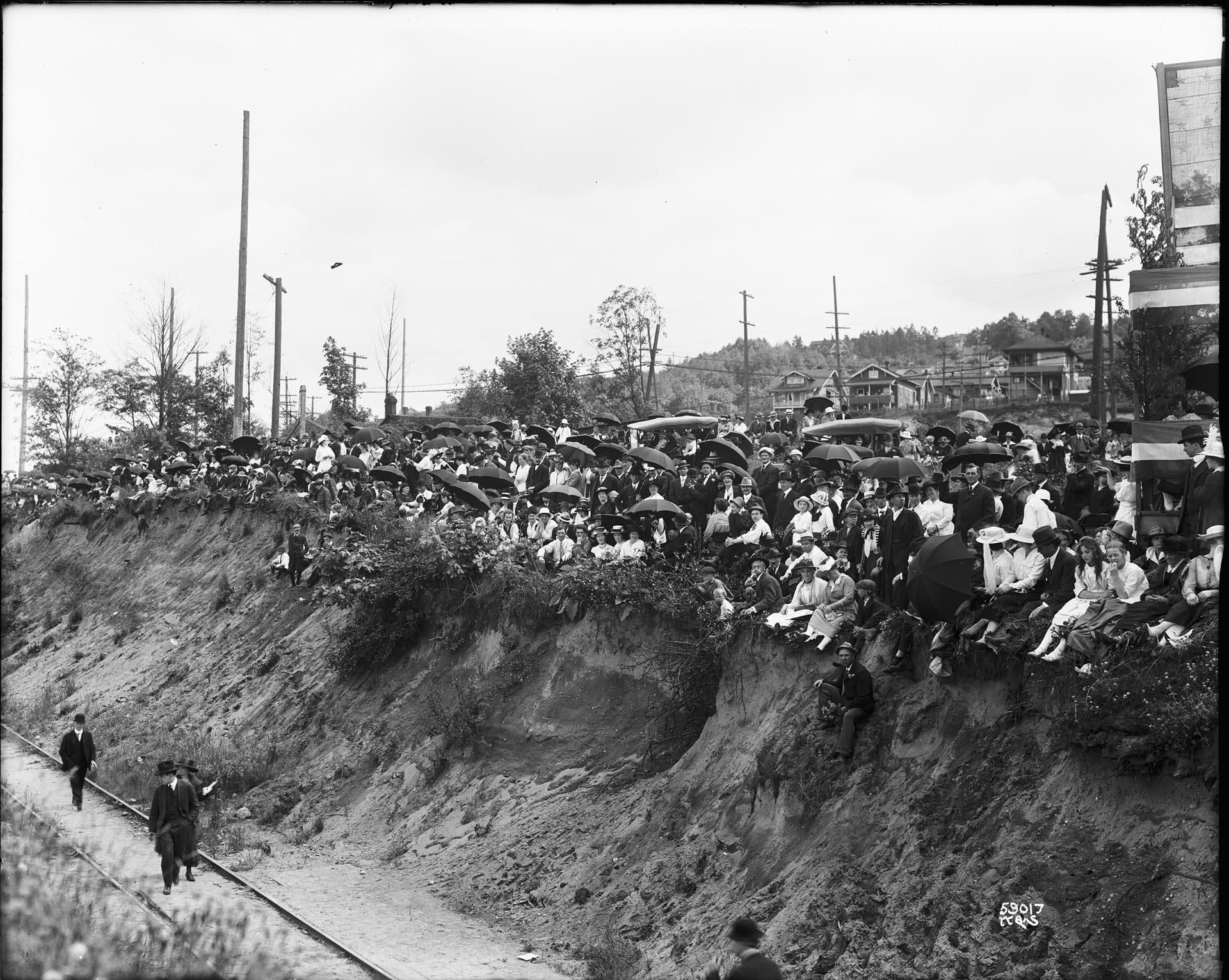 Image of Spectators at opening of Lake Washington Ship Canal, Seattle, July 4, 1917
