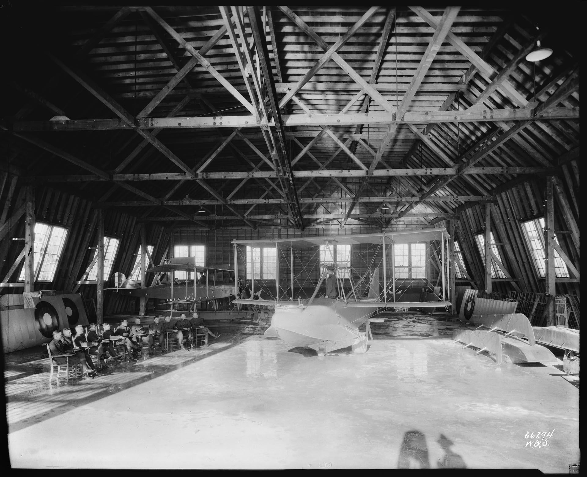 Image of Navy pilots attending training class on UW campus, Seattle, 1918