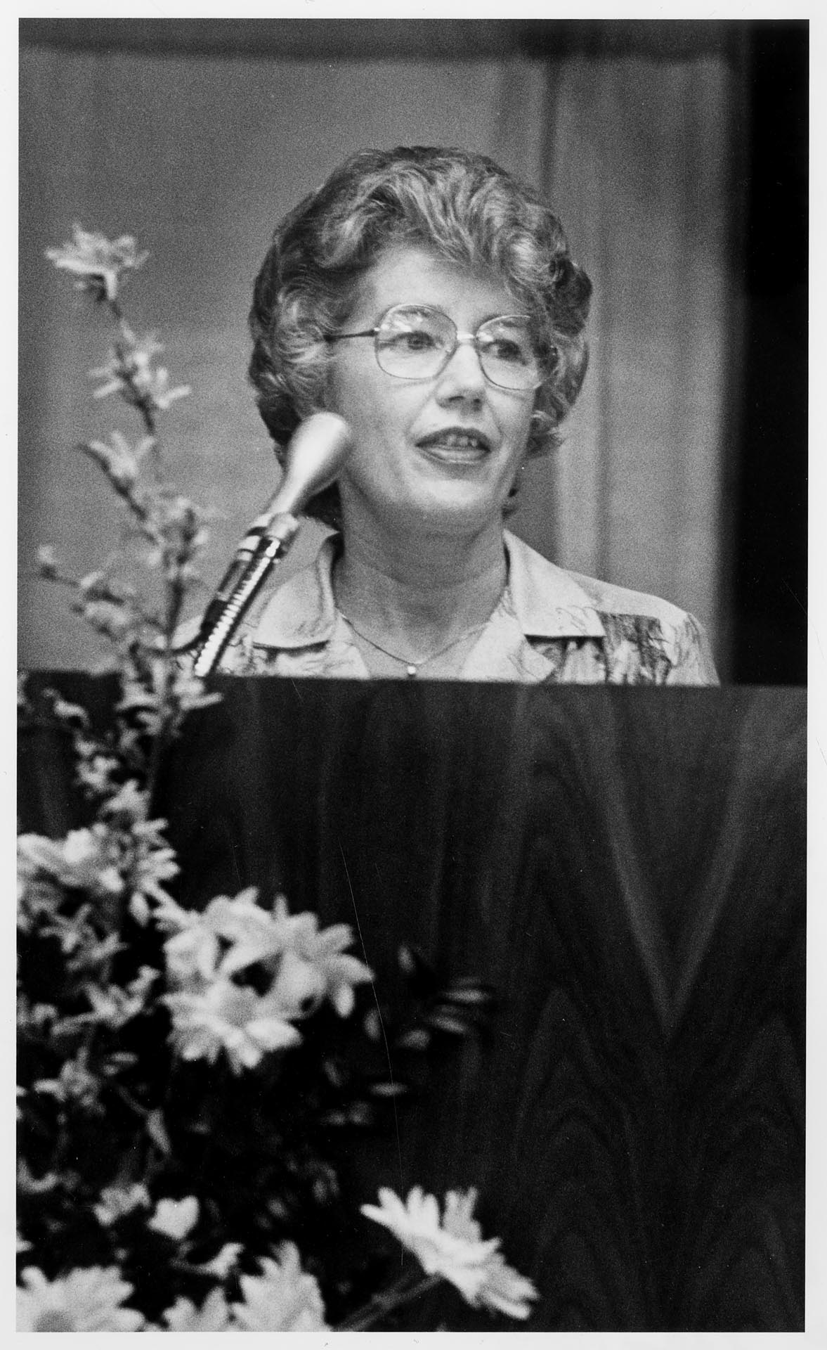 Image of Mary Anderson speaking at Jefferson Award ceremony, Seattle, March 24, 1982