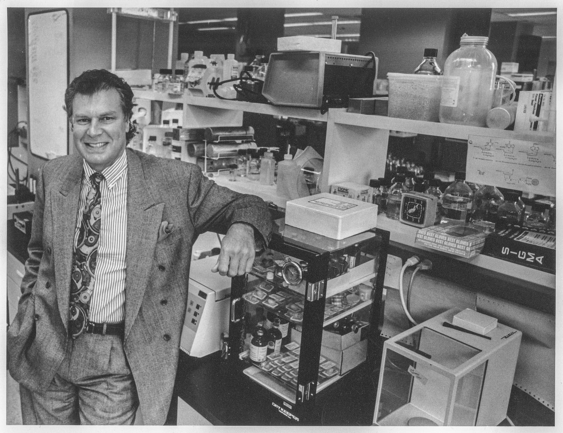 Image of Bruce Carter in Zymogenetics lab, Seattle, May 11, 1993