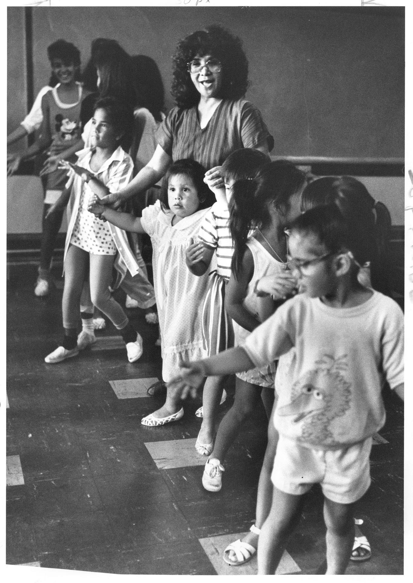 Image of Dorothy Cordova teaching Filipino folk dancing to children, Seattle, August 31, 1987
