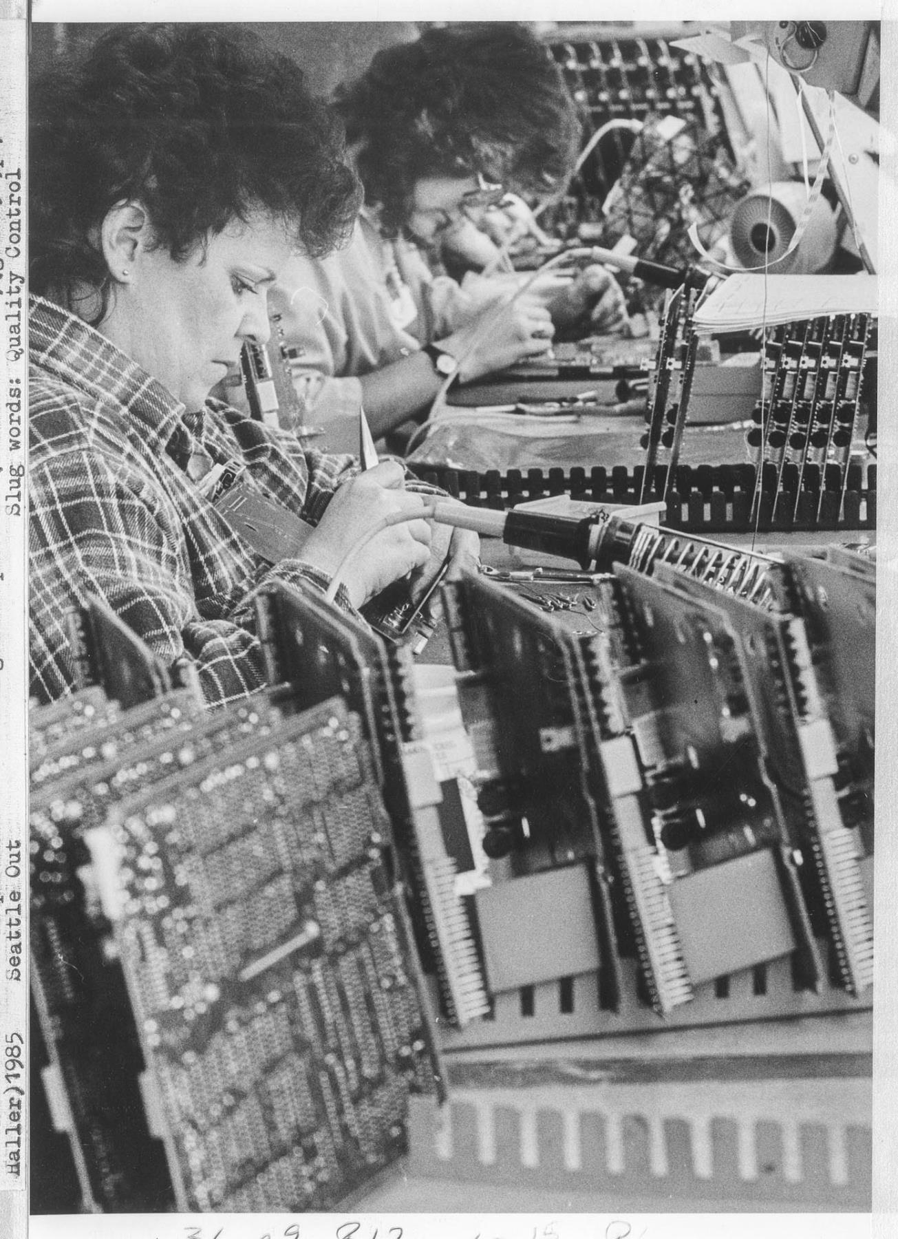 Image of Women working on inspection line at Fluke Manufacturing, Everett, November 5, 1986