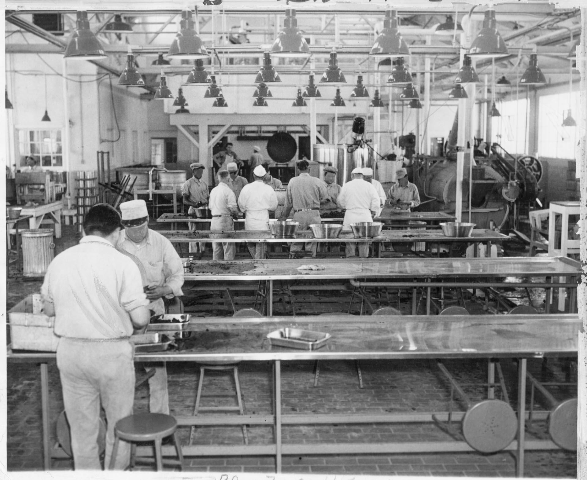 Image of Inmates working in cannery at McNeil Island Penitentiary, October 1942