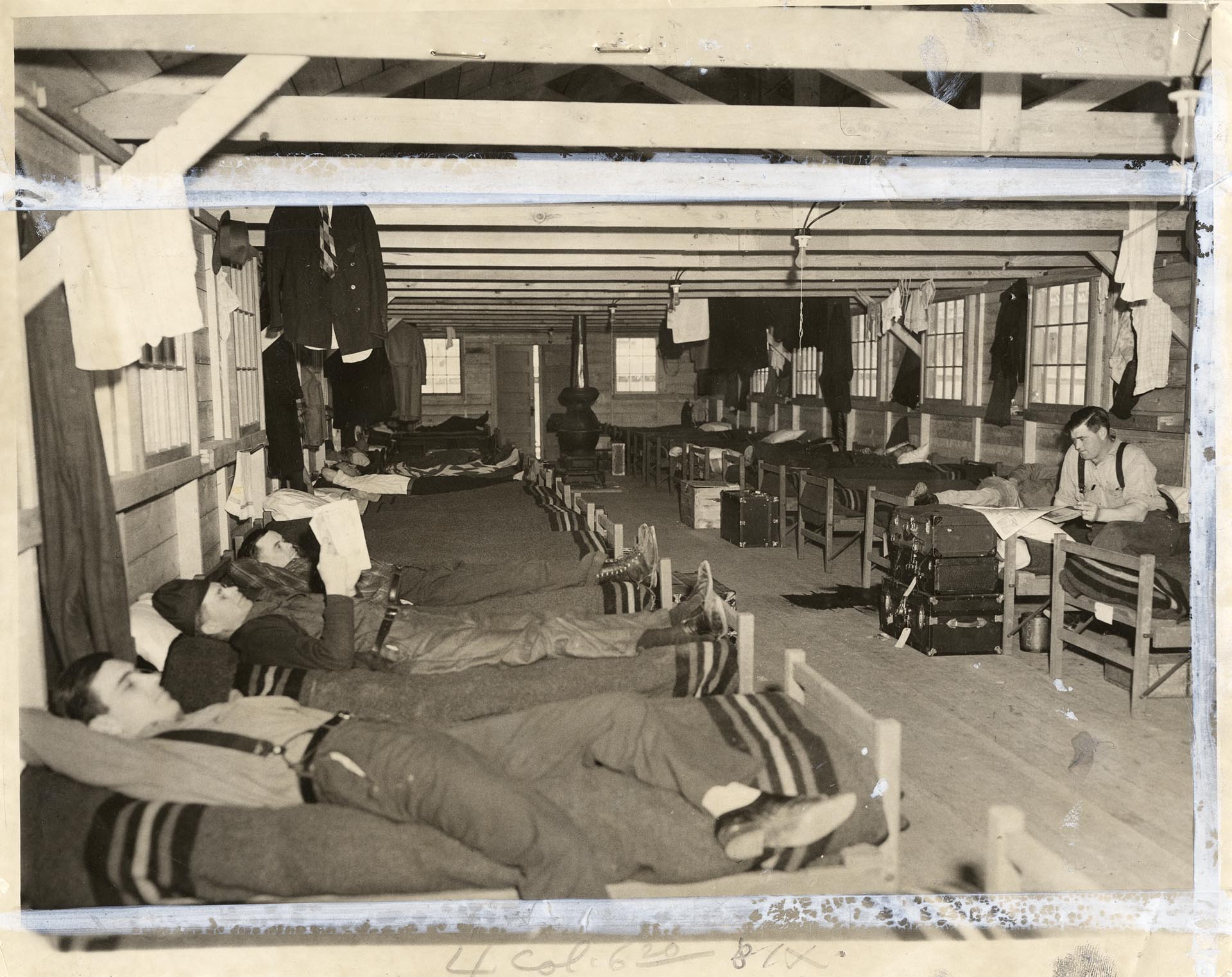 Image of Civilian workers lying in beds at Denny Regrade Transient Camp, Seattle, April 13, 1943