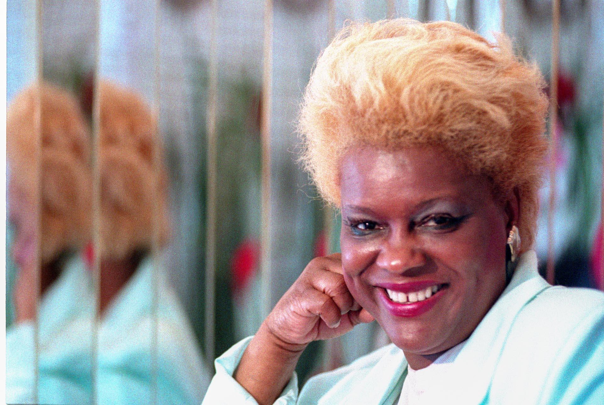 Image of DeCharlene Williams in her beauty salon, August 6, 1993