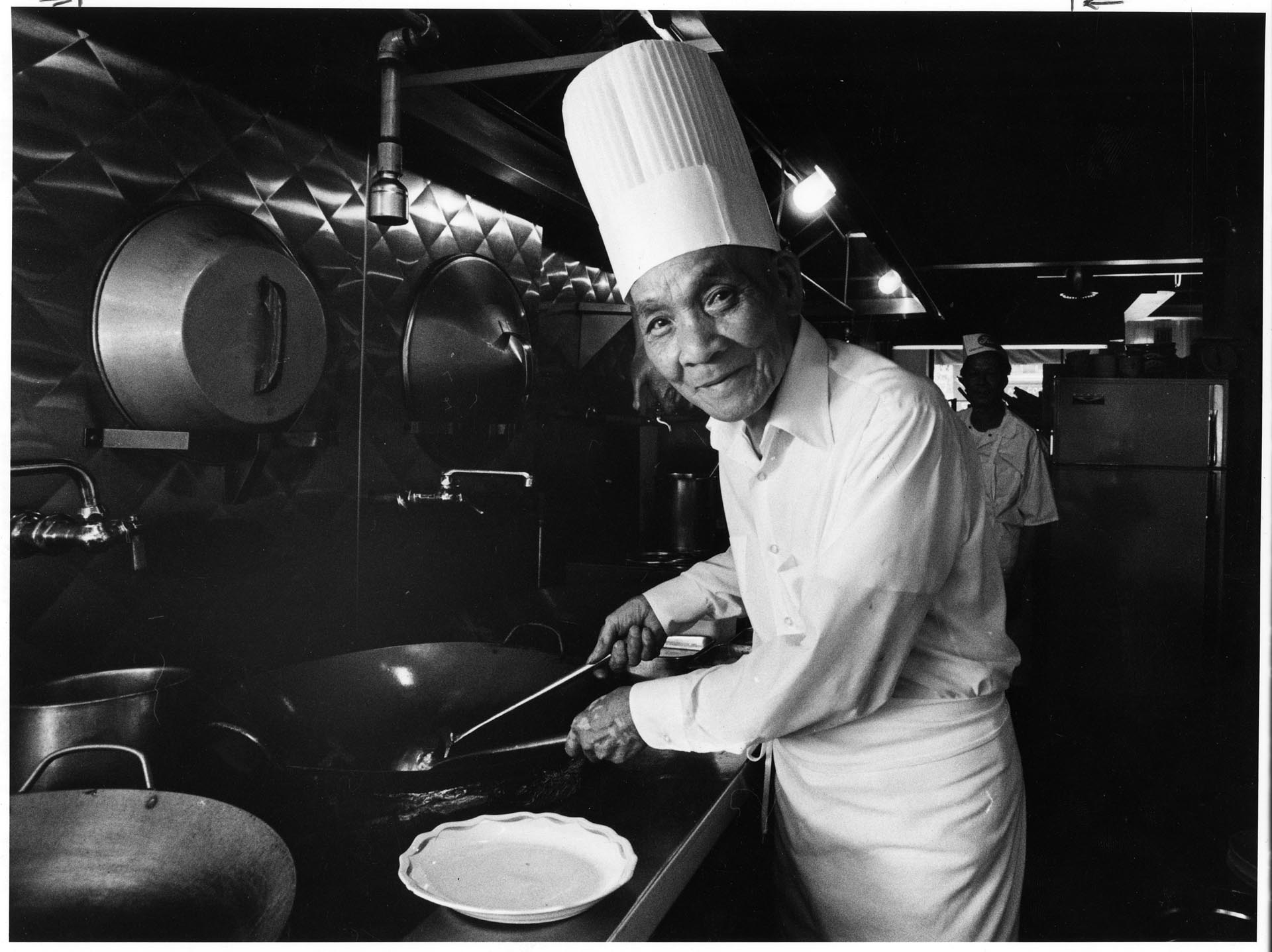Image of Henry Woo cooking at Linyen Restaurant & Lounge, Seattle, July 11, 1982