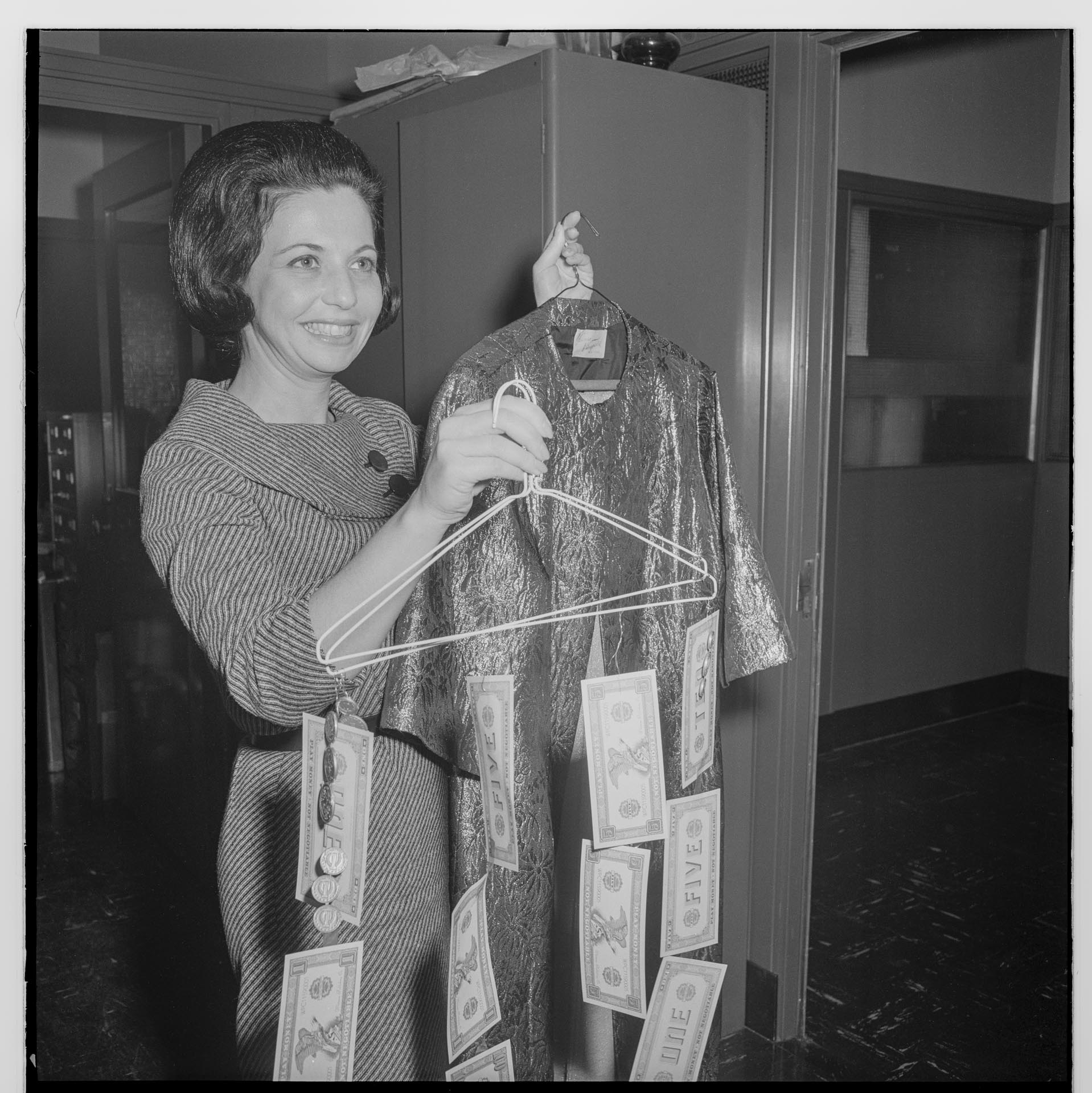 Image of Joan Lerner at fundraiser for the National Council of Jewish Women, Seattle section, April 1965