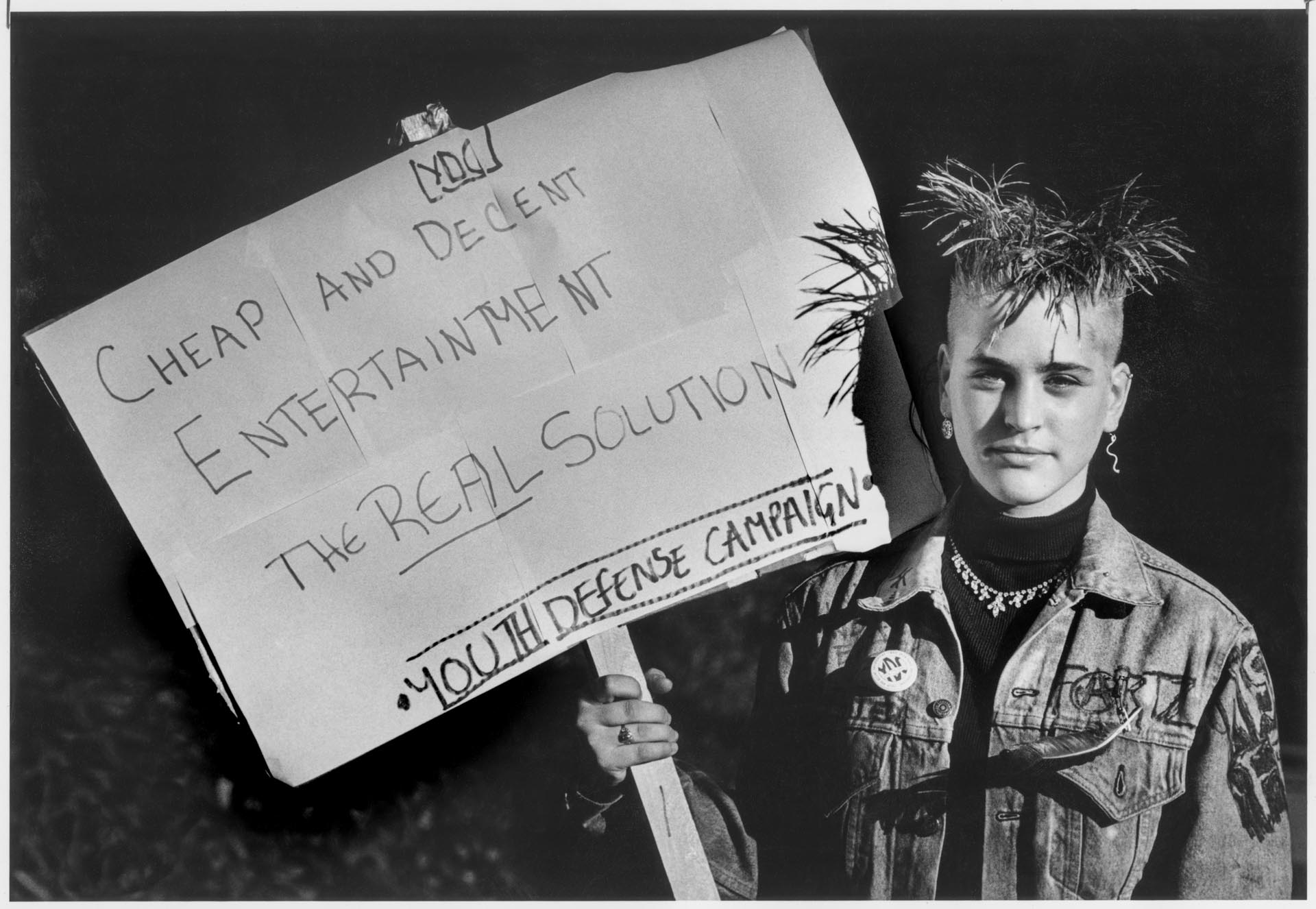 Image of Vedke Scott protesting proposed youth curfew, Seattle, July 31, 1986
