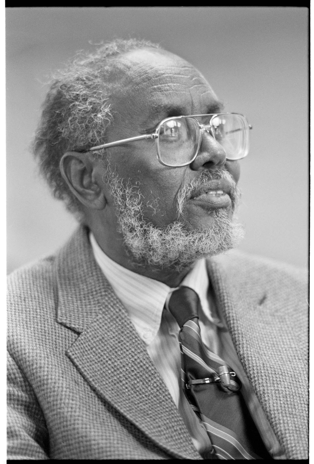 Image of Ahmed Isse at American Red Cross headquarters, Seattle, December 28, 1992