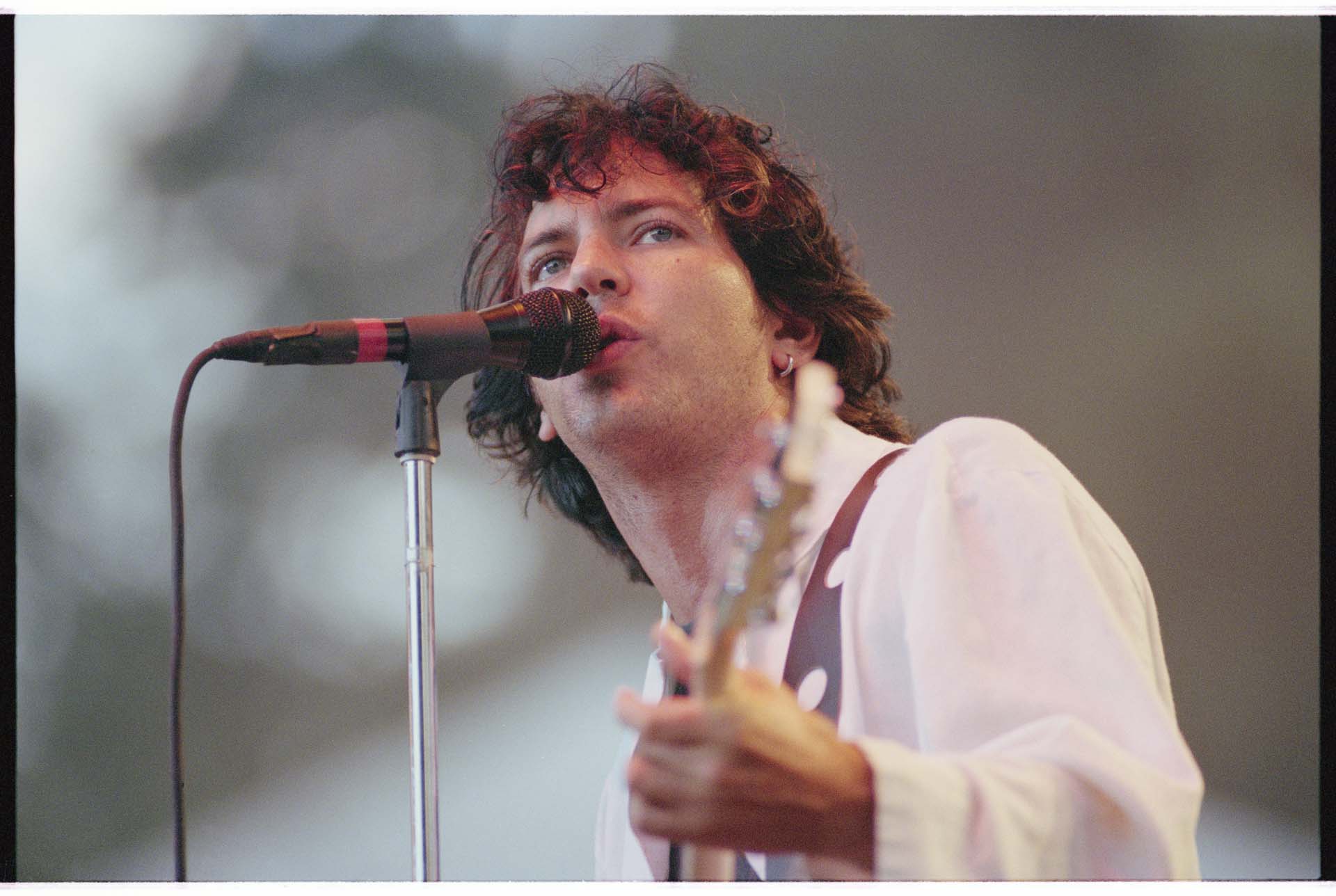 Image of Eddie Vedder performing at Memorial Stadium, Seattle, July 22, 1998