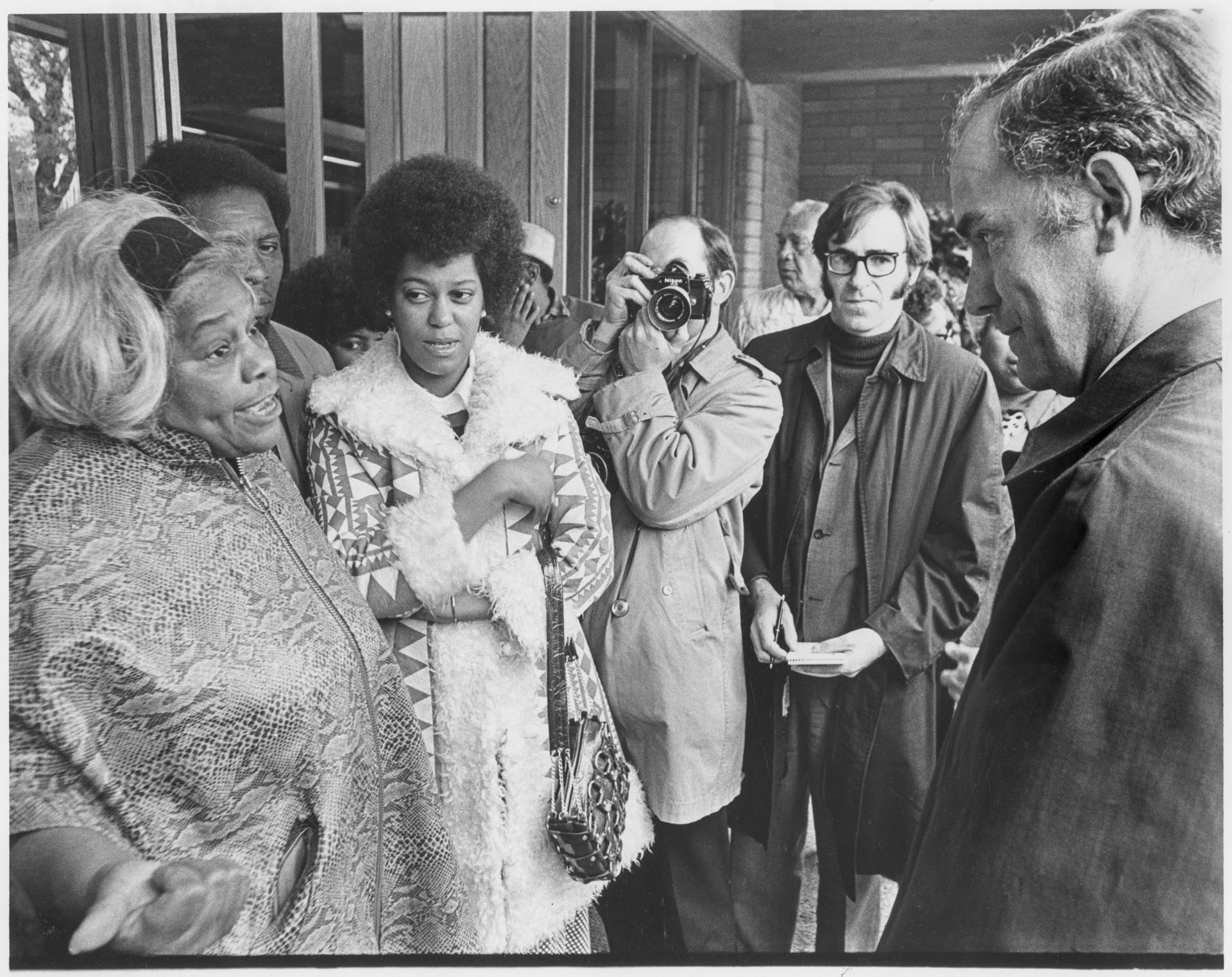 Image of Flo Ware speaking to Governor Dan Evans, April 7, 1972