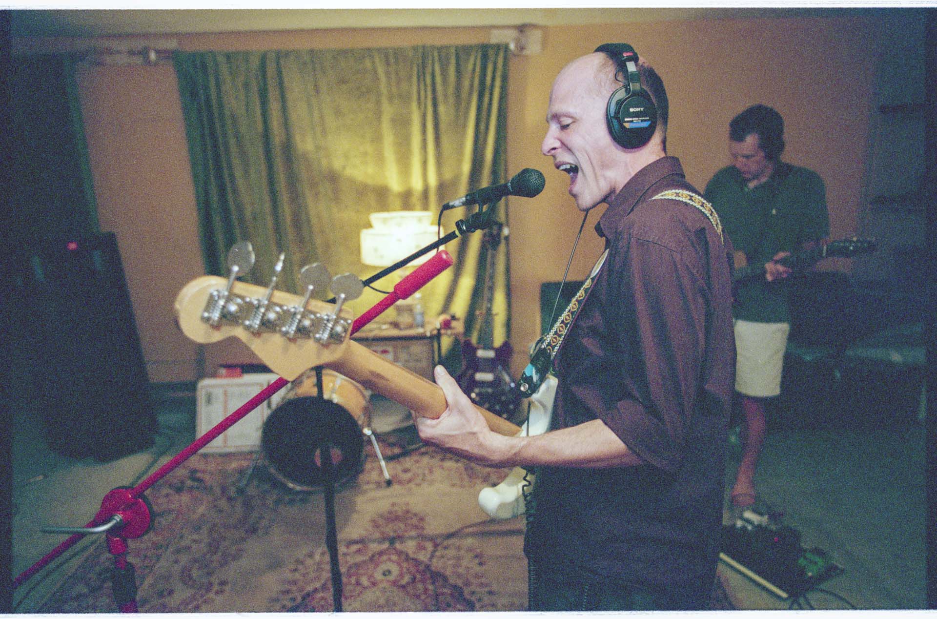 Image of Chris Ballew of PUSU recording at Jupiter Studios, Seattle, July 1999