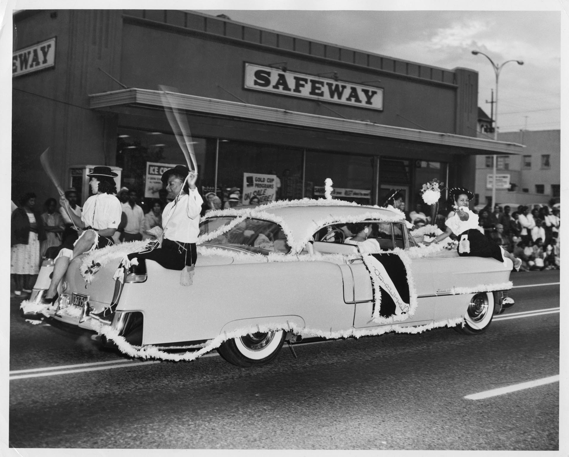 Image of Mardi Gras parade float, Seattle, circa 1955