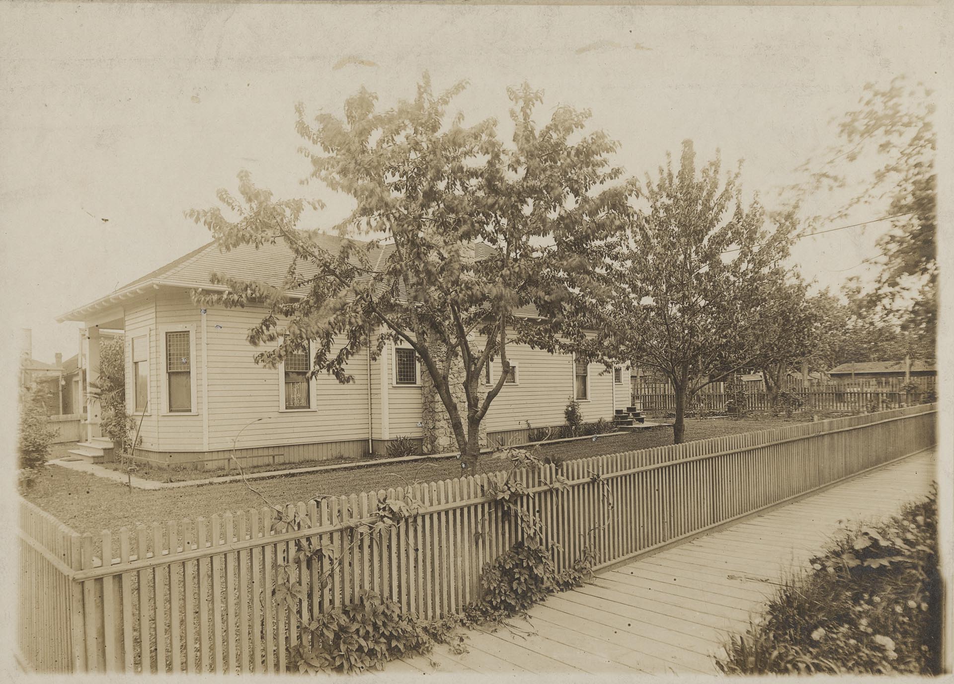 Image of B.F. Middleton home, South Park, Seattle, circa 1895