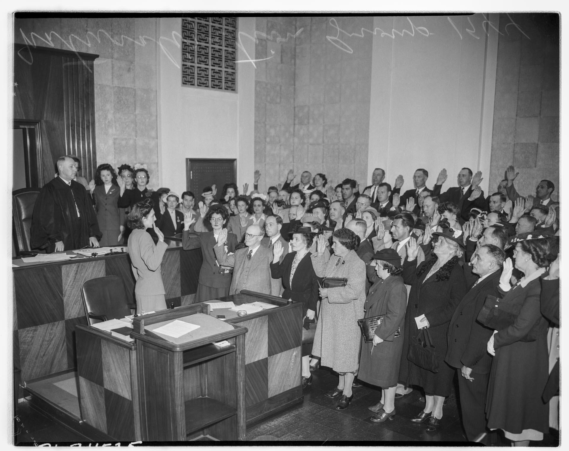 Image of Group taking oath of citizenship, Seattle, July 31, 1944