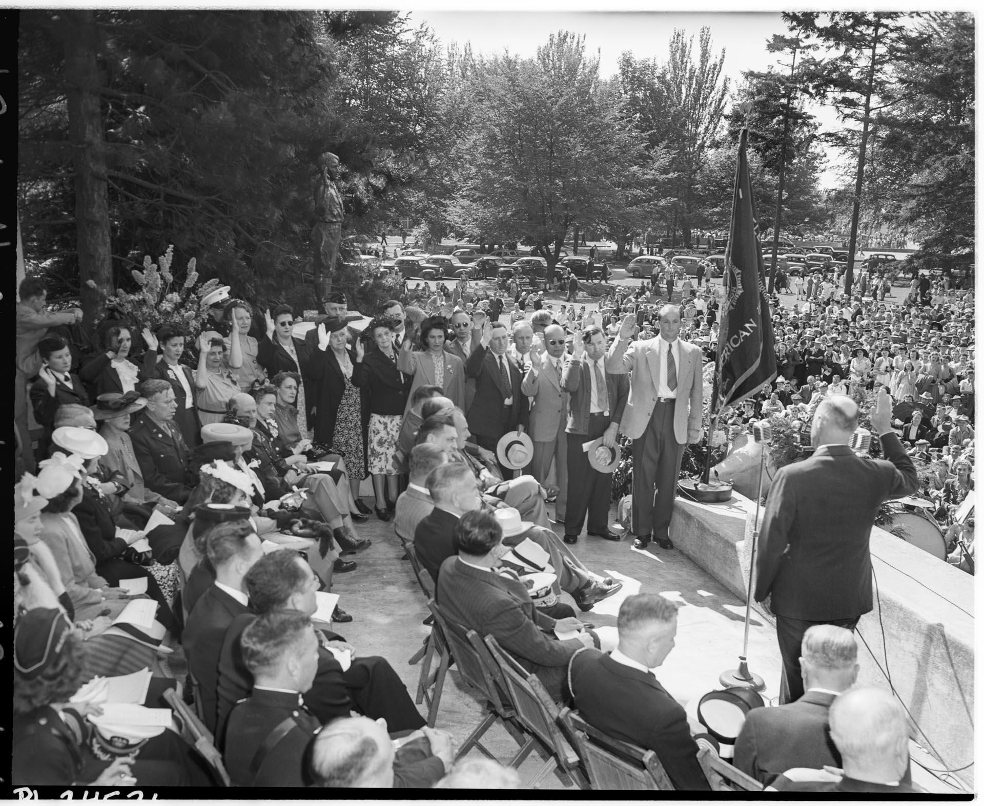 Image of Naturalization ceremony at Woodland Park, Seattle, July 4, 1946