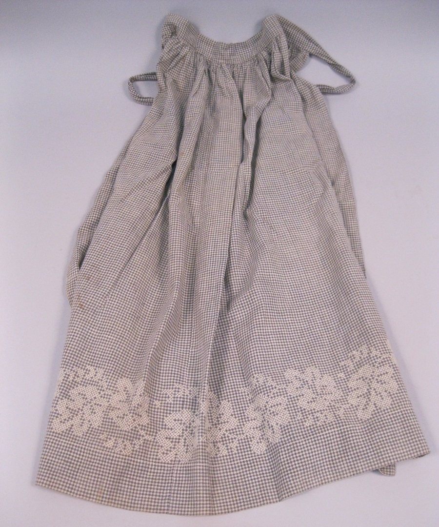 Image of Blue and white cotton checked apron, 1870-1880