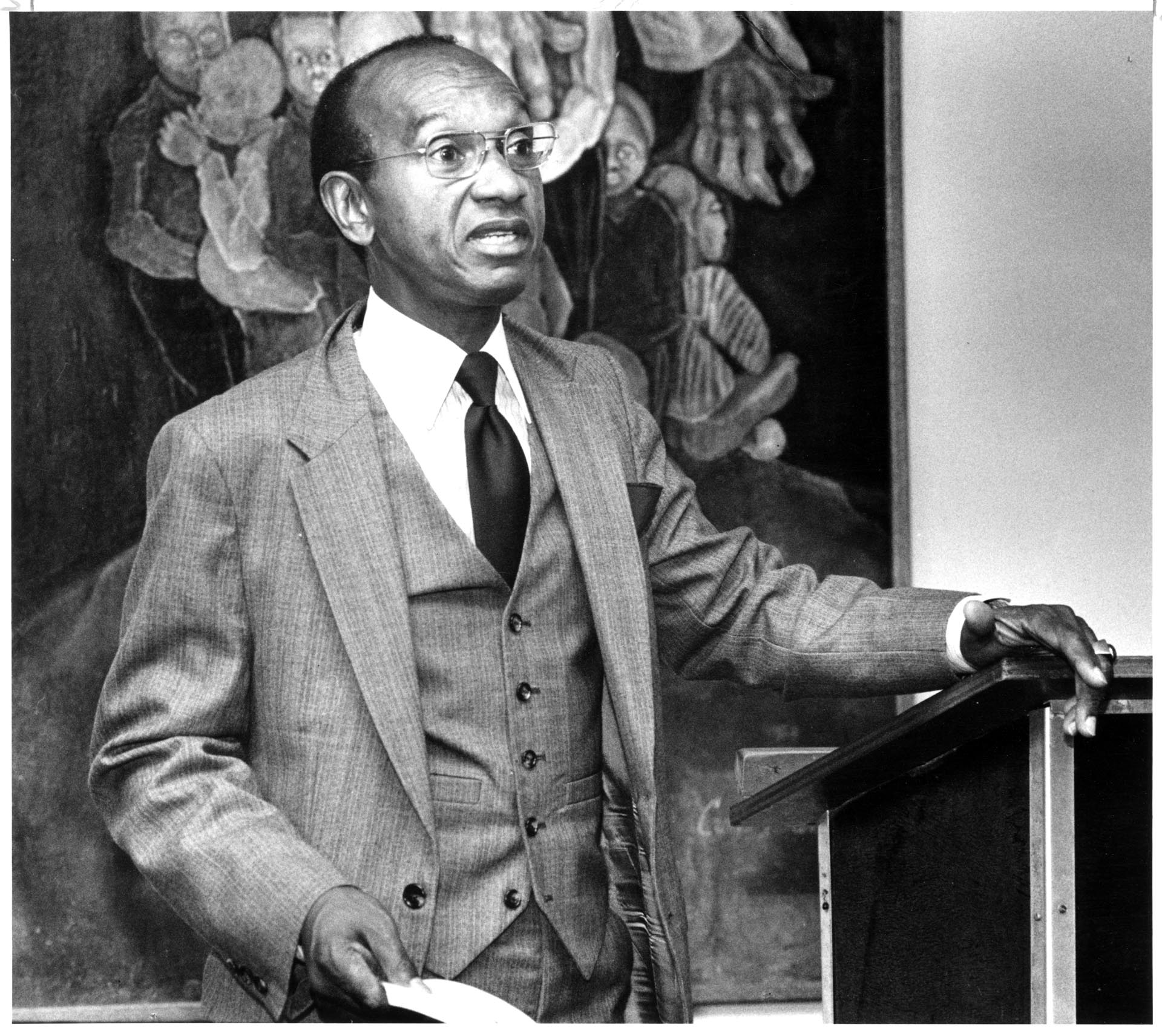 Image of Oscar Eason, Jr. speaking at NAACP chapter meeting, Seattle, August 25, 1986