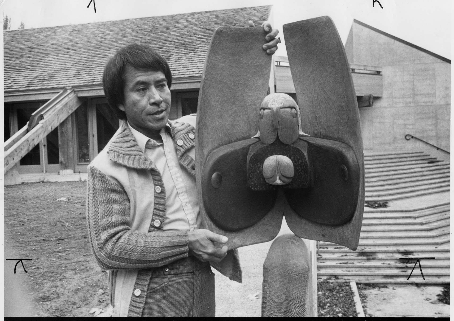 Image of Lawney Reyes with cedar bald eagle sculpture, Seattle, September 26, 1977