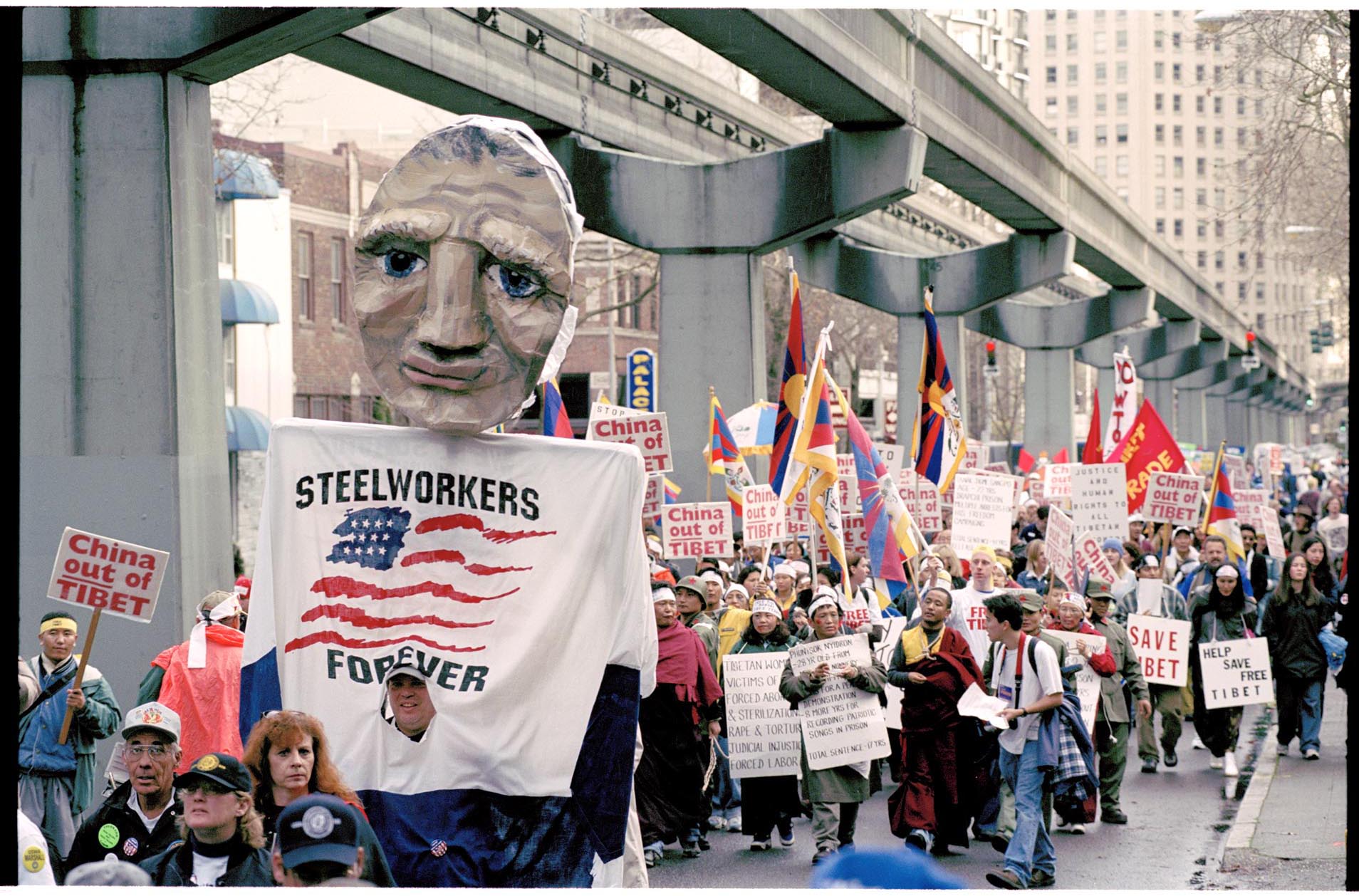 Image of Steelworkers and Free Tibet protesters at WTO protest, Seattle, November 30, 1999