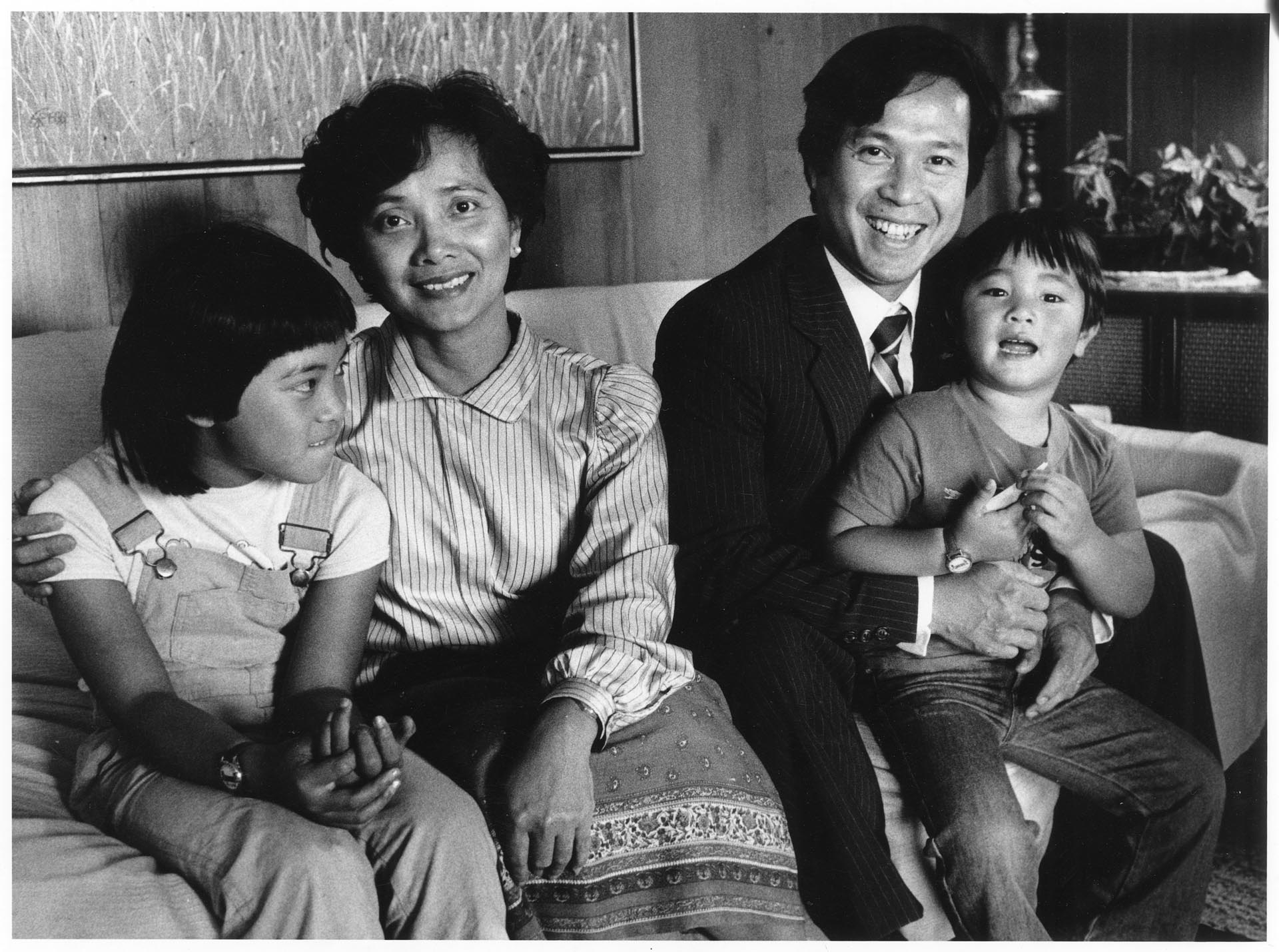 Image of Thuy and Xuan Vu and family at home, Olympia, September 1985