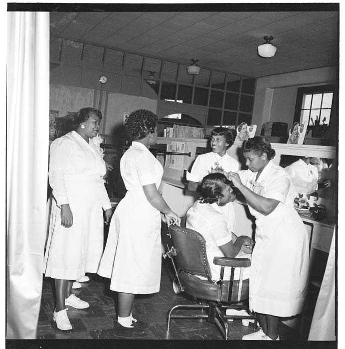 Image of Marie Edwards with her beauty school students, Seattle, circa 1955