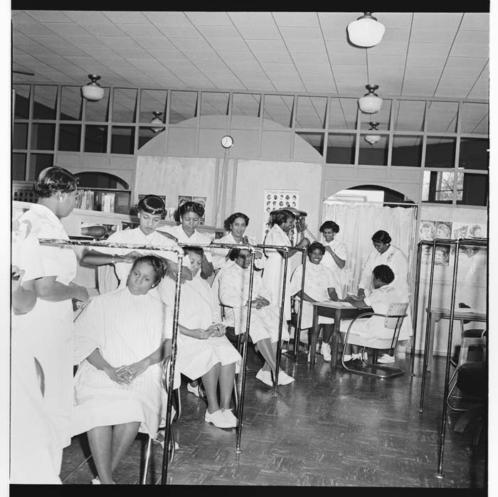 Image of Marie Edwards Beauty School students in class, Seattle, circa 1955