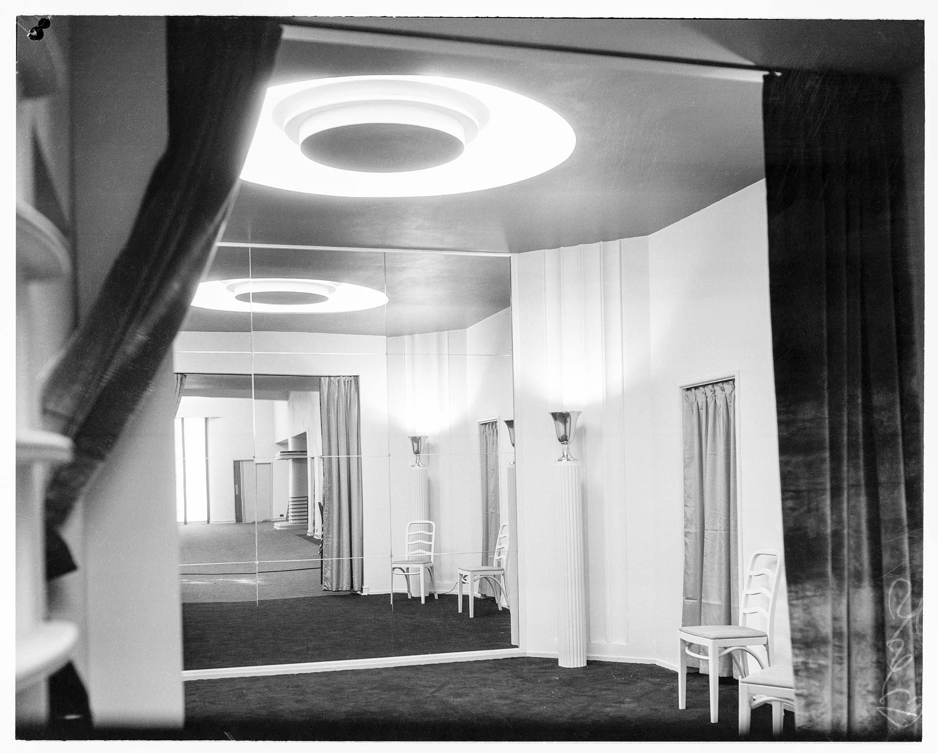 Image of Dressing rooms at Best's Apparel, September 1935