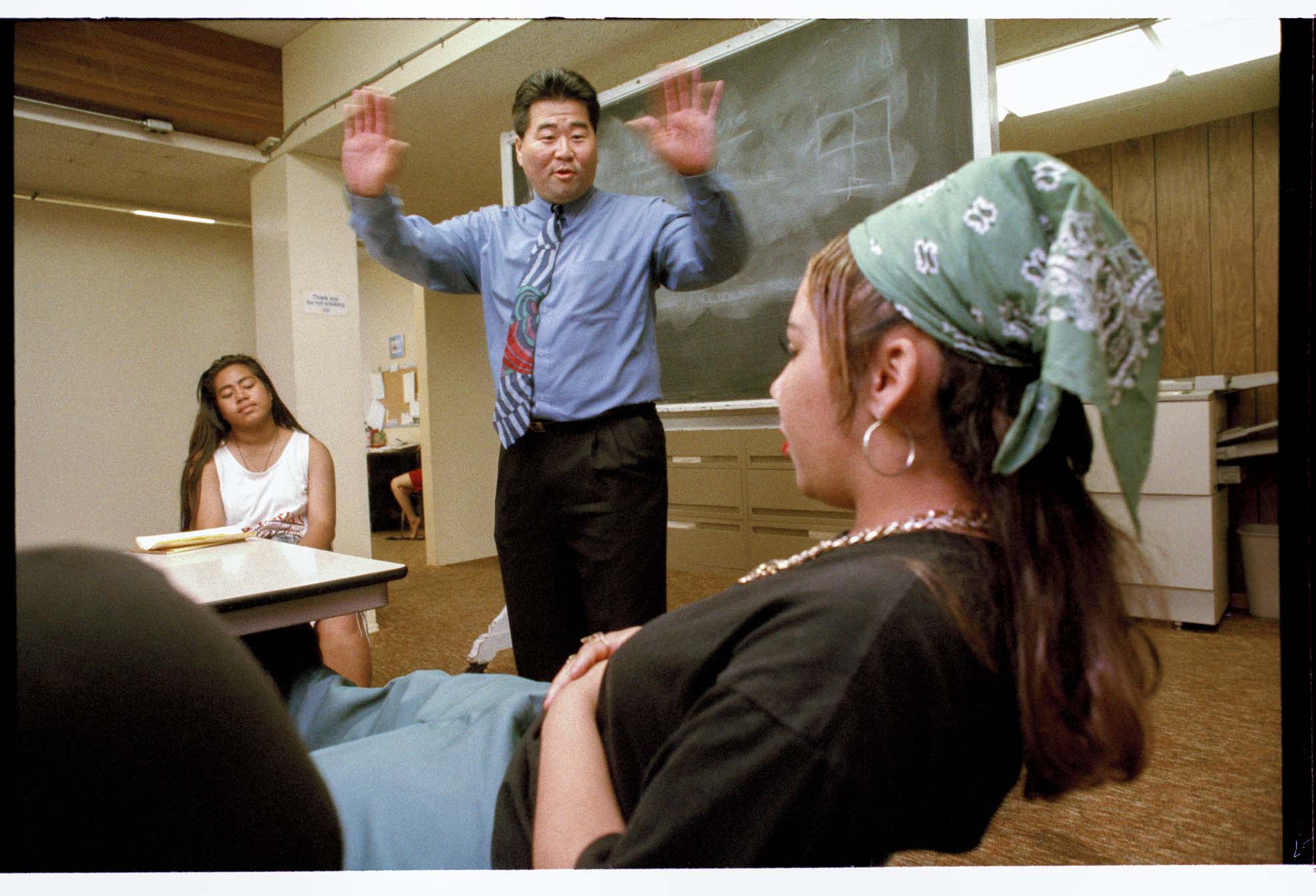 Image of Guy Kurose speaking to Trisha and Monique Hendrix, Seattle, August 1993