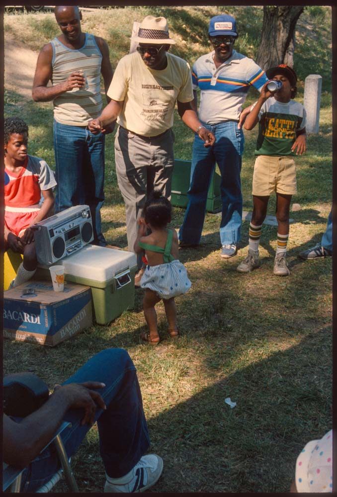 Image of Group at Roslyn Black Pioneers picnic, 1983