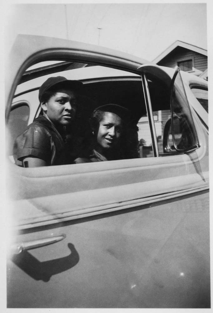 Image of Two Owls softball players in car, circa 1938