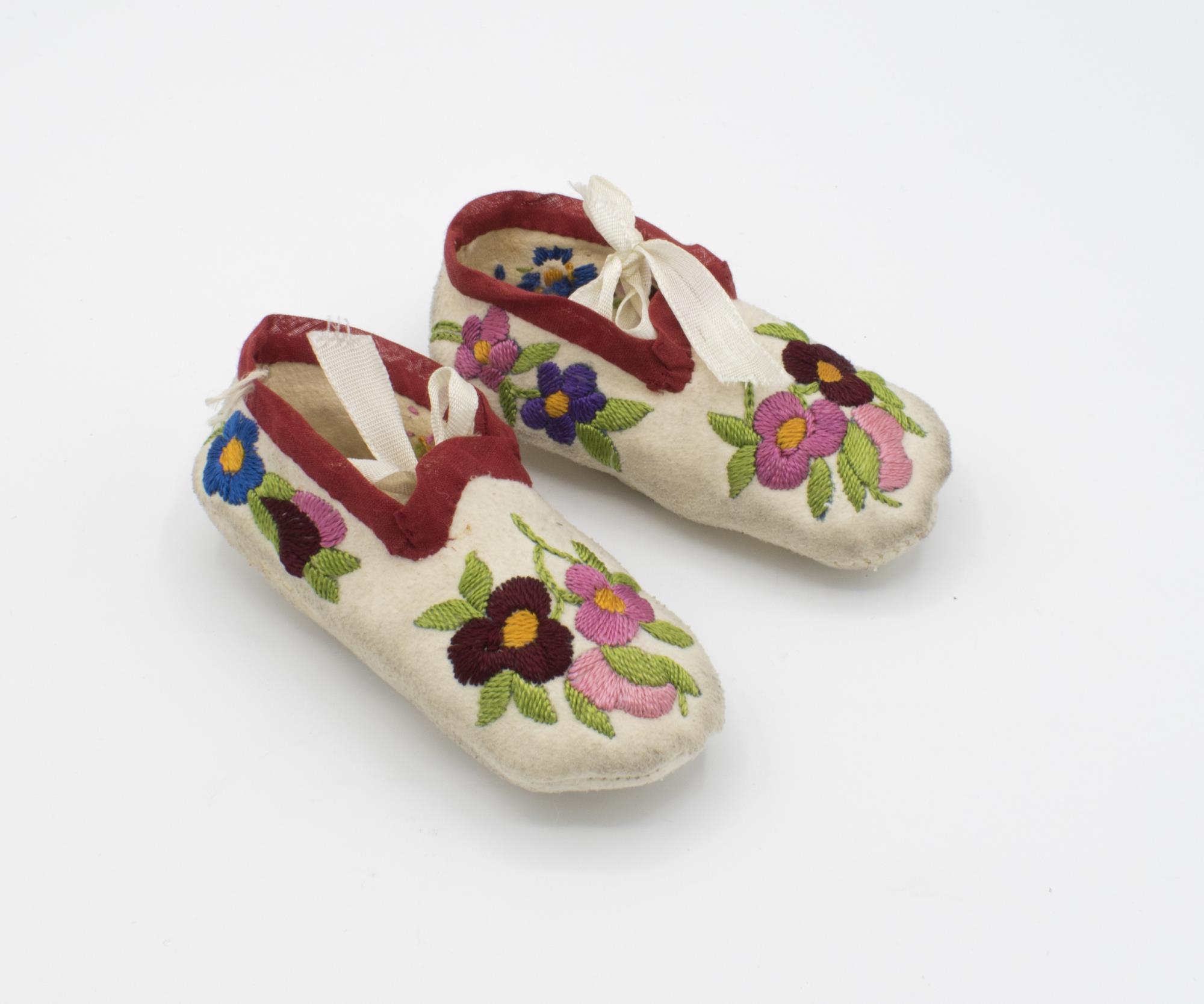 Image of Child's embroidered chamois slippers, ca.1890-1930