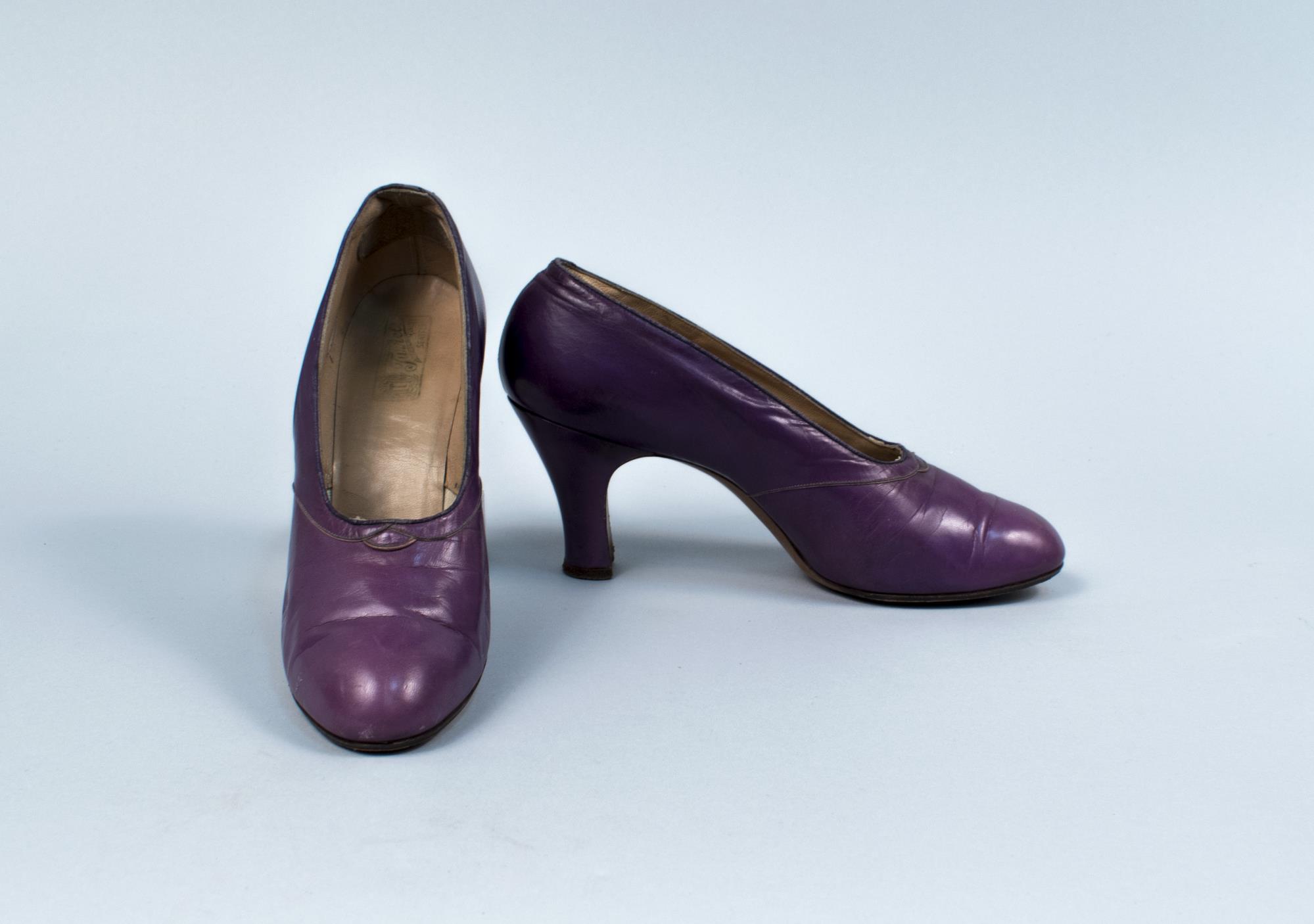 Image of Purple leather pumps, ca. 1920s-1940s