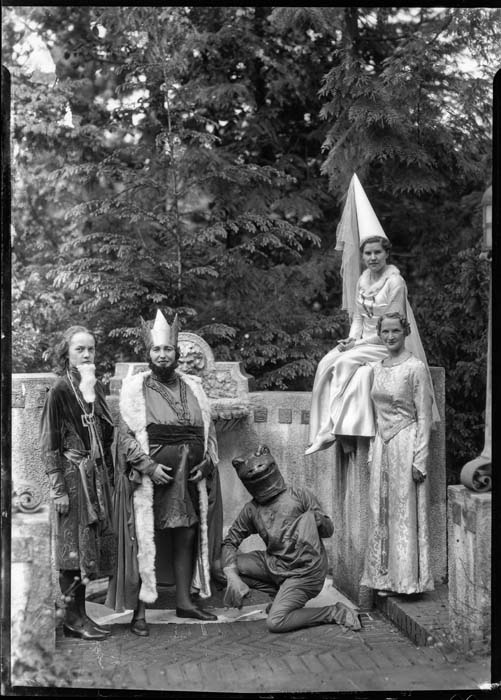 Image of Cast of the Junior League children's play 