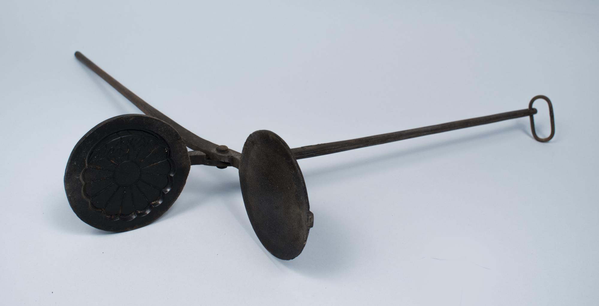 Image of Iron used for shaping senbei, used at the Sagamiya Confectionary Co., ca. 1910