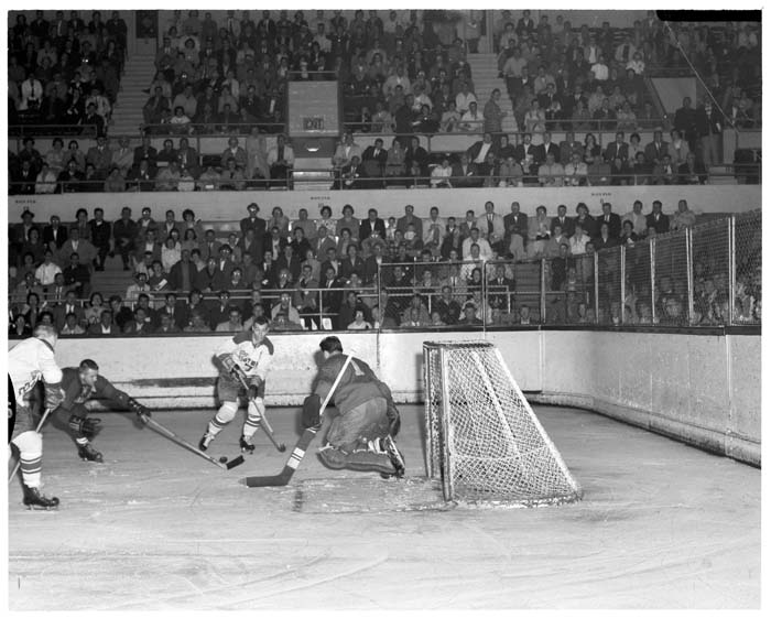Image of Seattle Totems vs. Victoria Cougars, Seattle, April 2, 1961