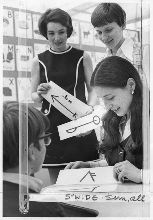 Image of Provisional Junior League members assessing students during a reading clinic, Seattle, April 1970
