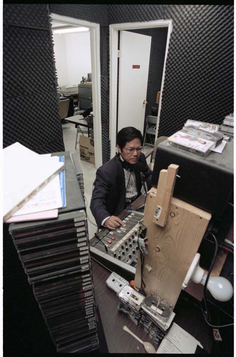 Image of Quốc Nam broadcasting for Saigon Radio, Seattle, August 21, 1996
