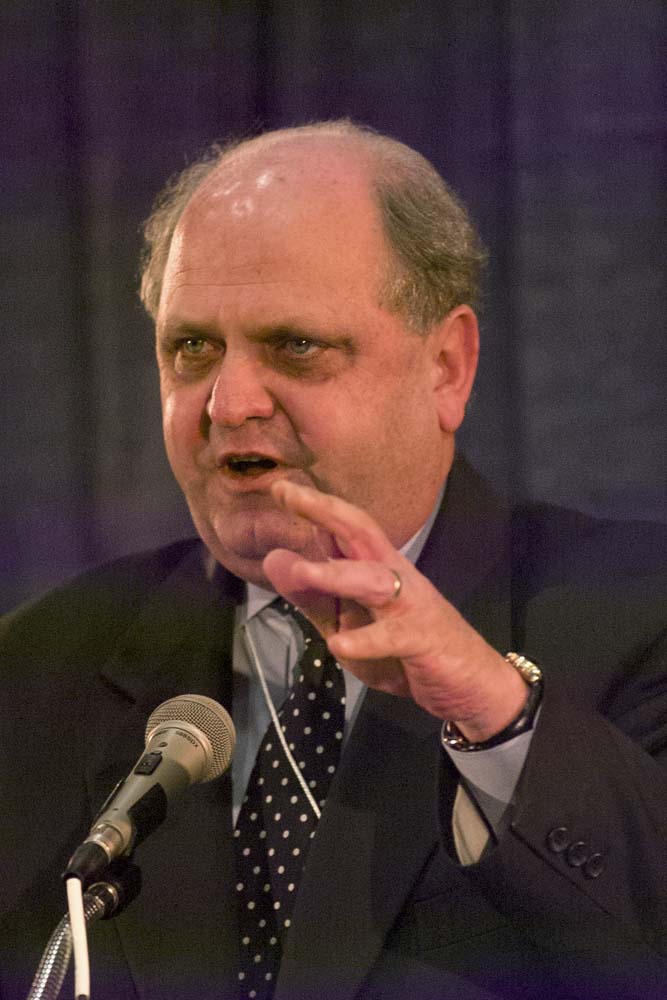 Image of WTO Secretary-General Mike Moore speaking at a media briefing, Seattle, November 29, 1999