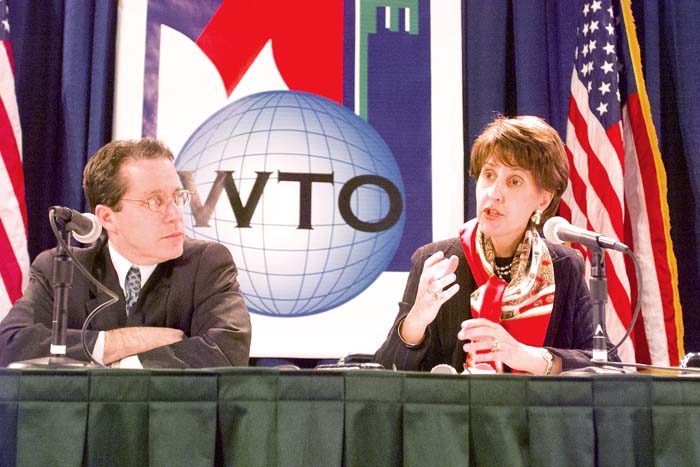 Image of US Trade Representative Charlene Barshefsky and Gene Sperling, Seattle, November 30, 1999