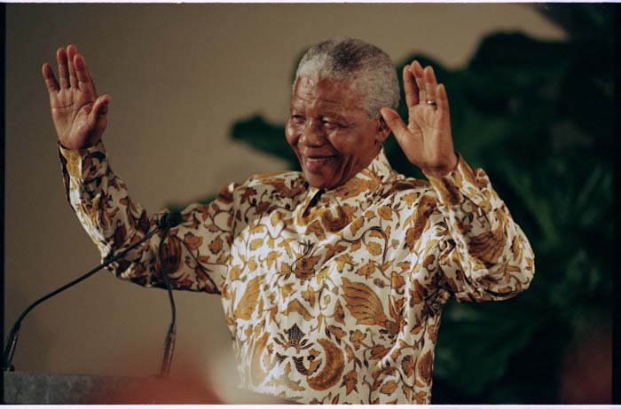 Image of Nelson Mandela speaking at global health forum, Seattle, December 9, 1999