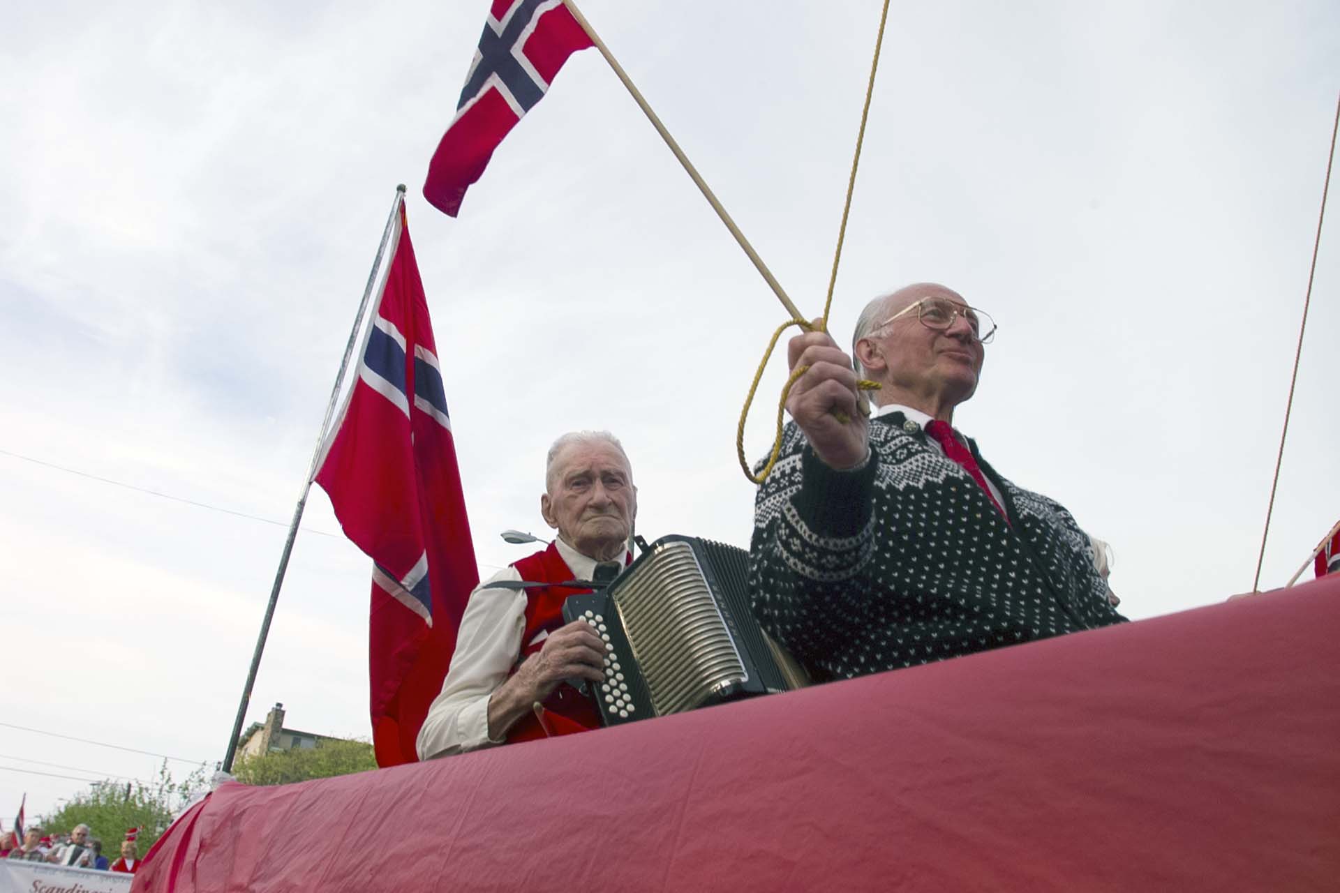 Image of John Selle and Trygue Vjorndal in 17th of May parade, Seattle, May 17, 2002