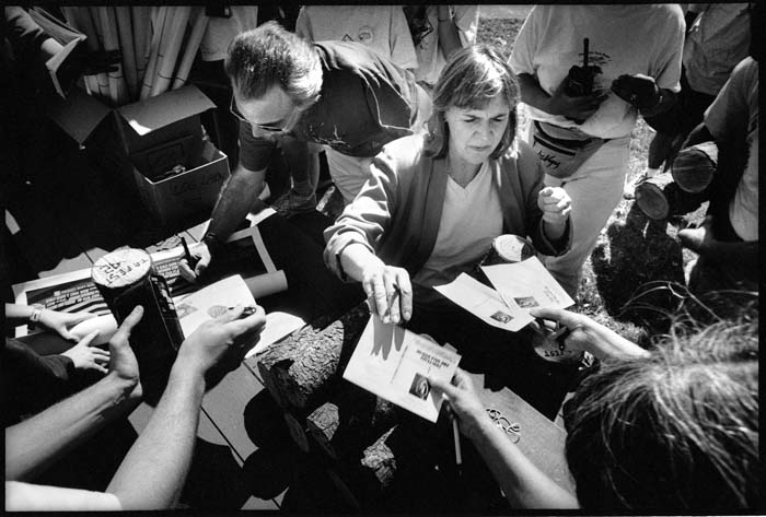 Image of Twin Peaks cast signing autographs at festival, Snoqualmie, August 1992