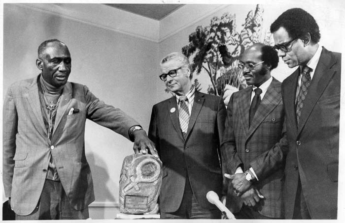 Image of James Washington Jr. presenting sculpture 